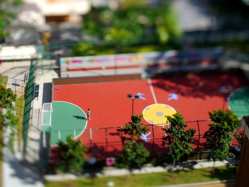 Example of tilt picture. Taken from the 10th floor of a building, with my self-made adapter. 28mm lens, tilt ~16°, f/2.8, 1/1600s, ISO 160. Alterations in GIMP: contrast stretching and saturation.