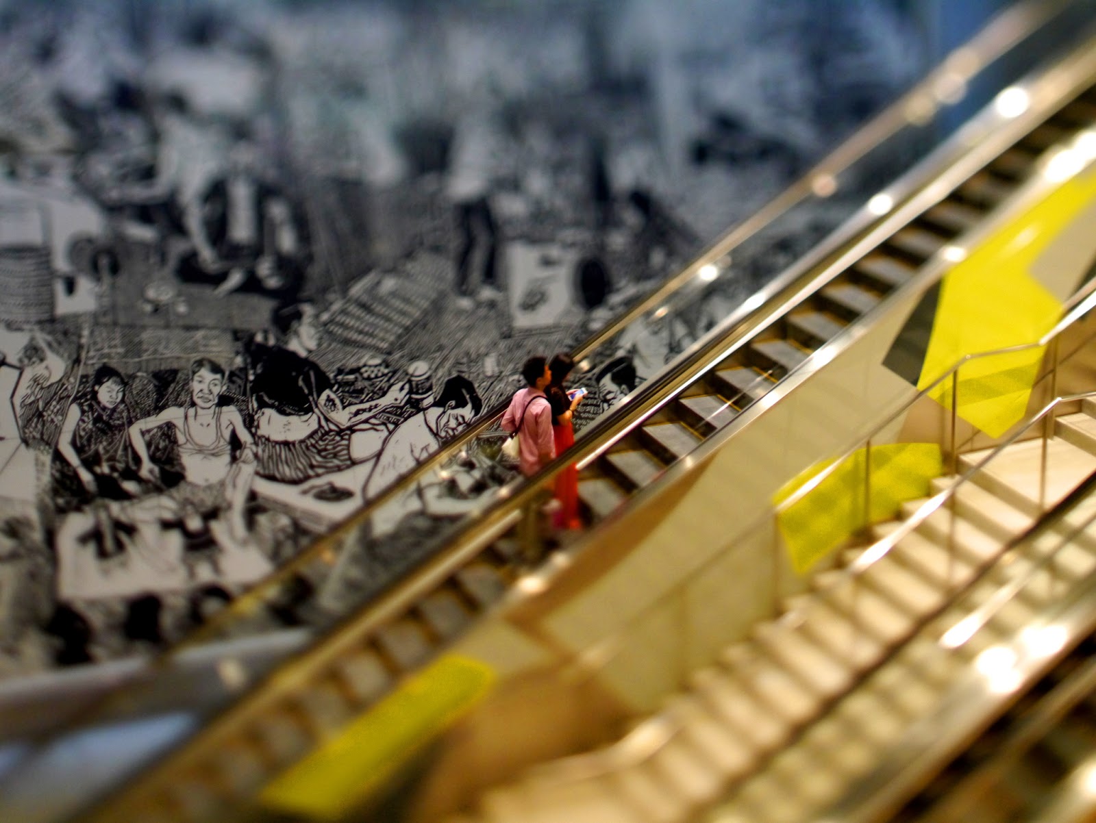 28mm lens, tilt ~16°, f/2.8, 1/25s, ISO 1600.